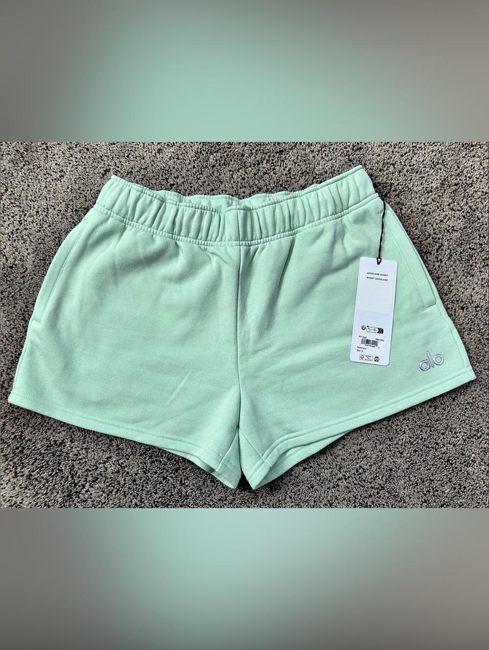 Alo Yoga Accolade Short - Size Small - Color Spearmint - NWT